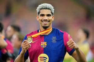 马卡：阿劳霍飞回巴塞罗那花了将近24小时，但下飞机立刻投入训练